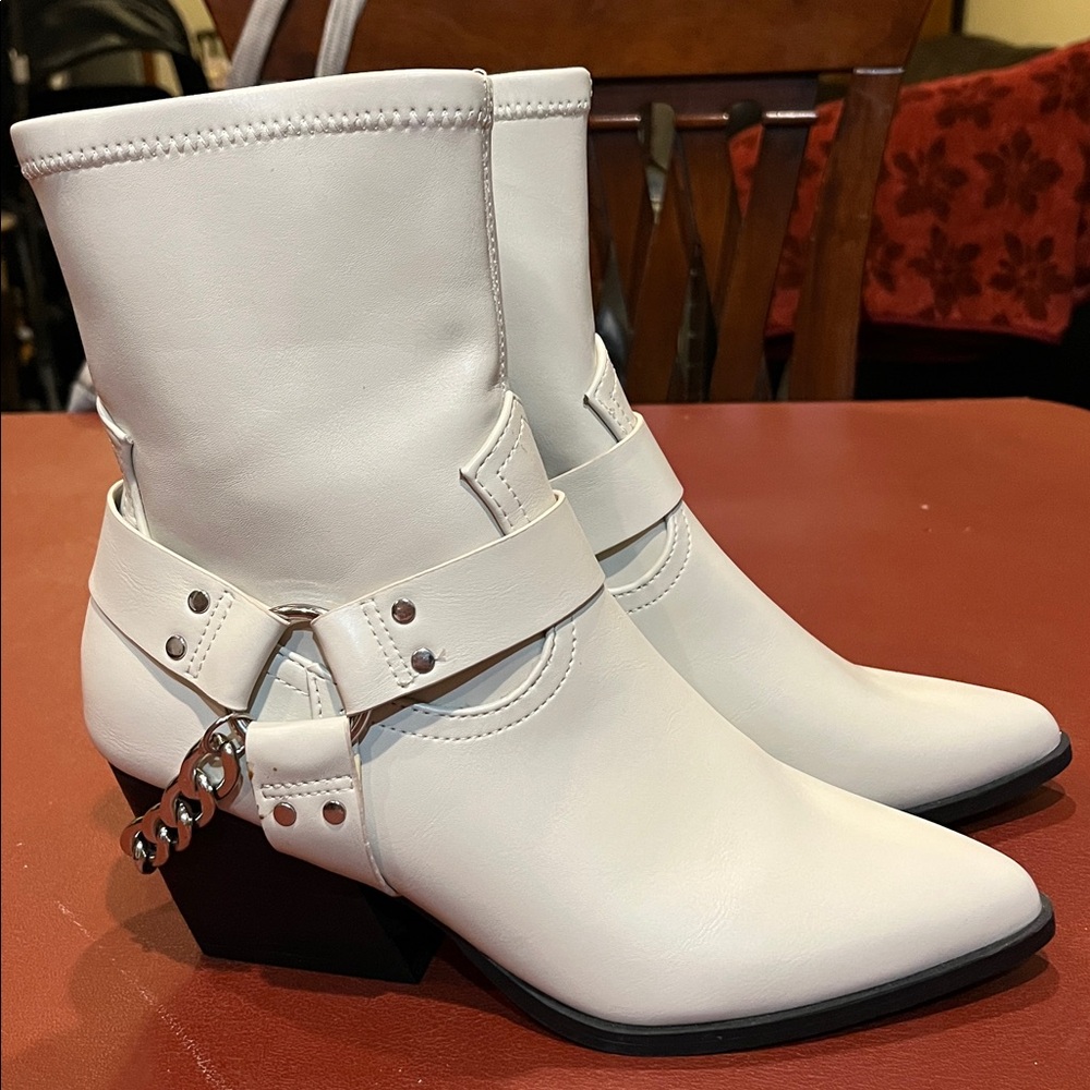 Dolce Vita “Keeler” Harness Moto Engineer Chain Short Boots size 8 women’s